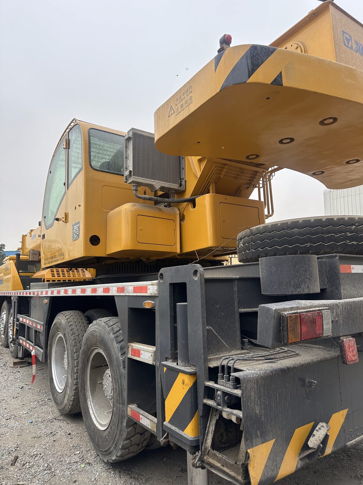 XCMG QY50K-III 50-ton mobile crane chassis, big tyres, UAE used